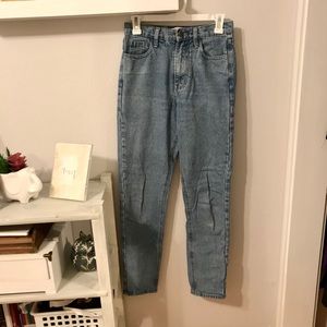 Women’s High Waisted LightWash Mom/Boyfriend Jeans